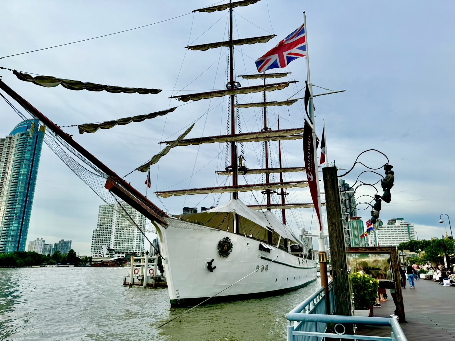 아시아티크 더 리버프런트: 짜오프라야 강의 매혹적인 매력, 현대와 태국 문화의 조화