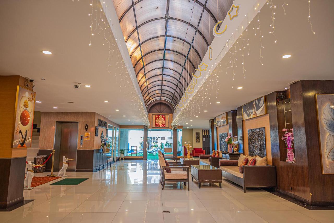 보스 스위트 나나 호텔 (Boss Suites Nana Hotel)🏨🏖️